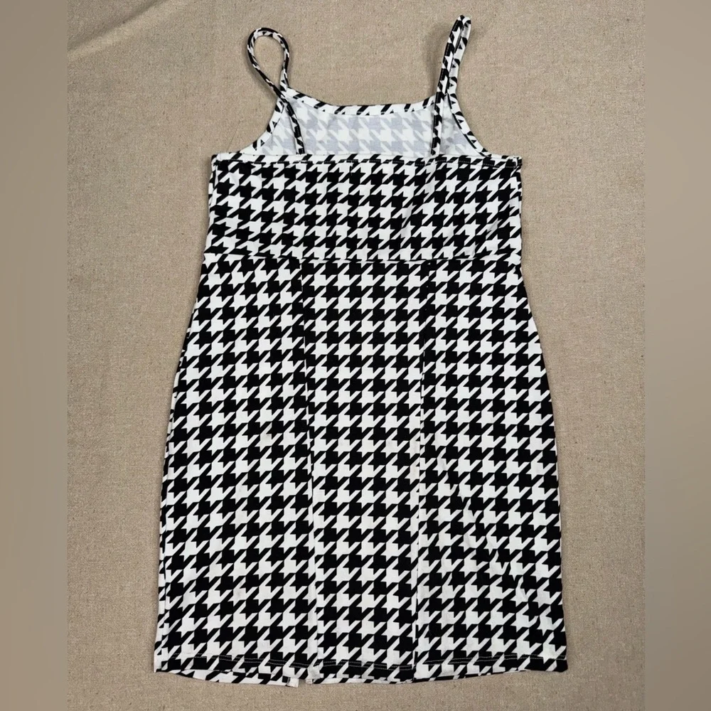 Between Girls Dress Size 12 Black White Houndstooth Sleeveless Shift Short